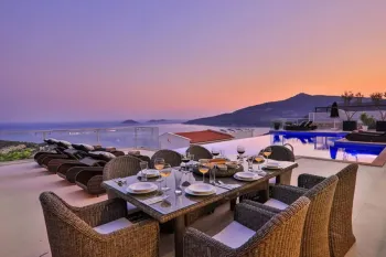Роскошная семейная вилла с панорамным видом на море в Kalkan